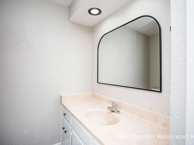 2725 63rd St #1 — Photo 28