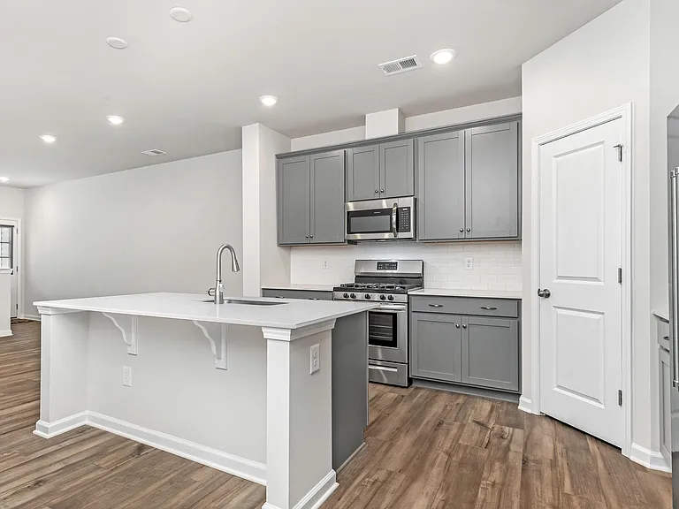 15741 Country House St — Photo 3
