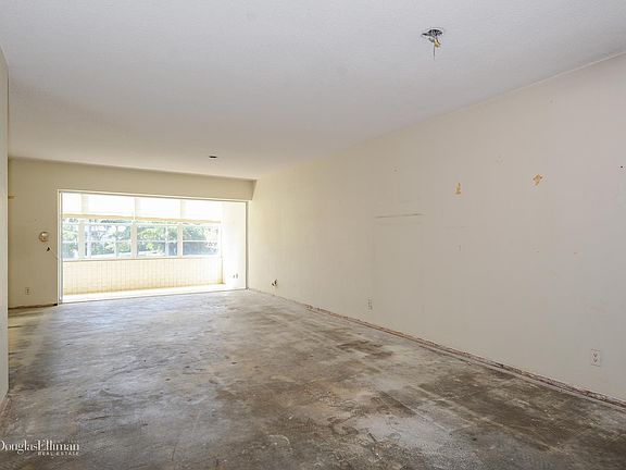 2nd image of 818 SE 4th St APT 203