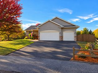31758 Newport Curv, Lindstrom, MN 55045