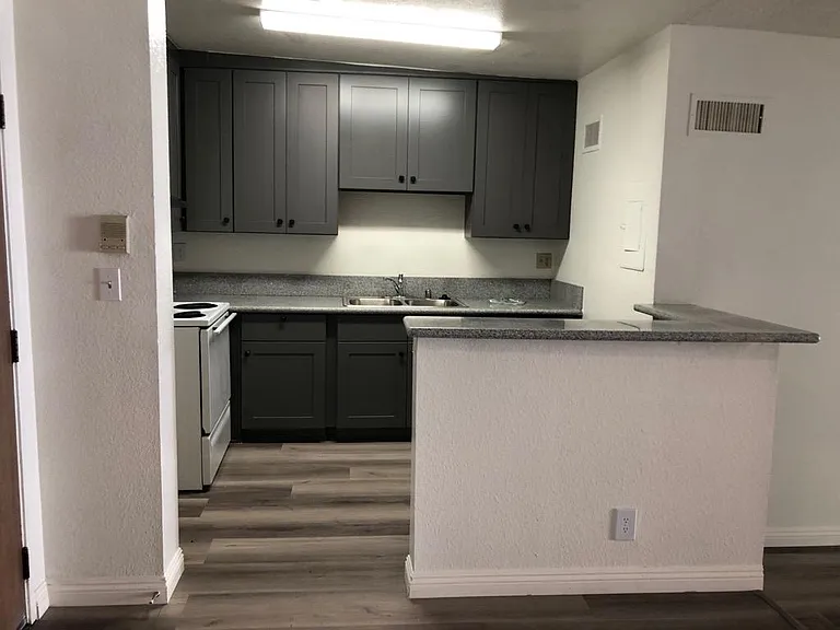 515 S Lafayette Park Pl — Photo 3