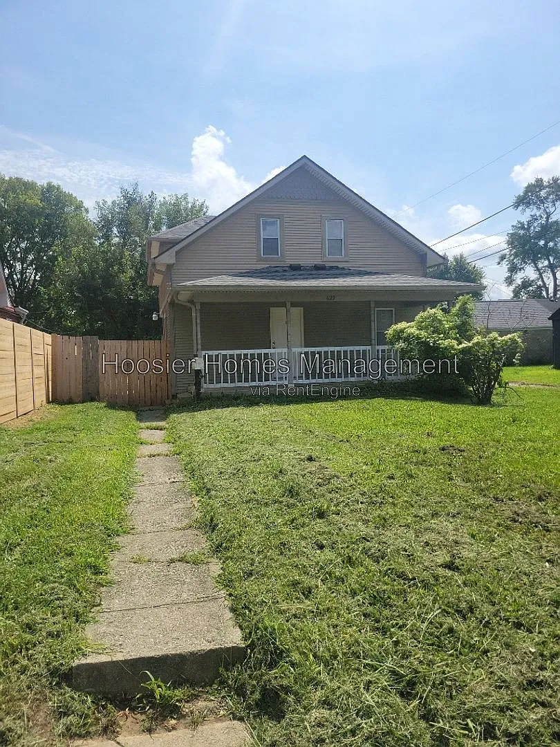 3 bed, 2.0 bath, 1340 sqft, $1,900 — Photo 2
