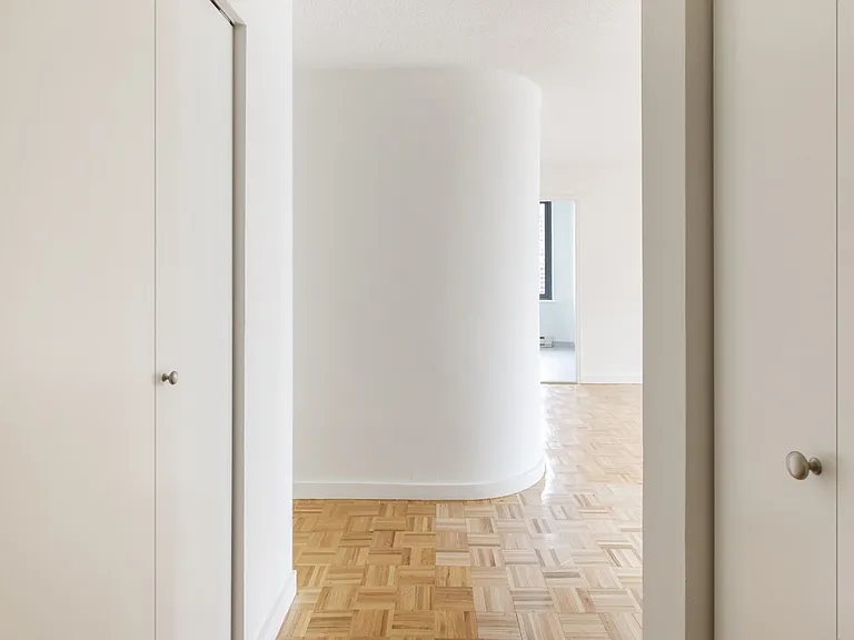 300 E 34th St #27K — Photo 9