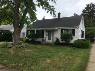 2445 S 82nd St, West Allis, WI 53219