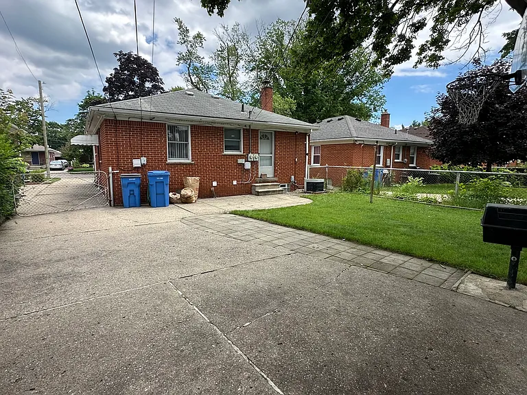8243 Virgil St — Photo 10