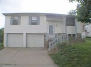 1509 NW Amesbury Dr, Blue Springs, MO 64015