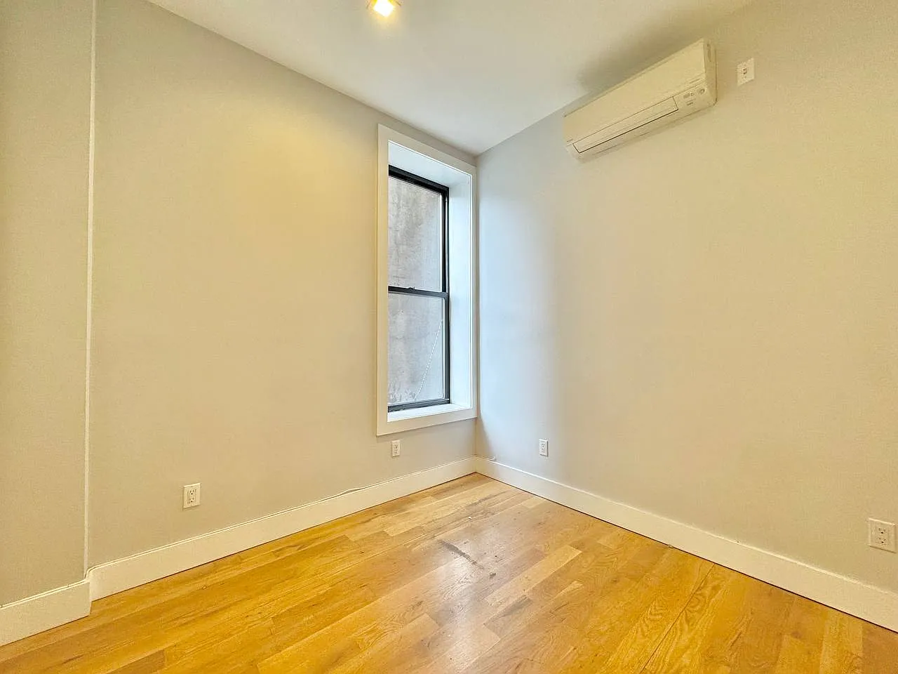 717 Dekalb Avenue — Photo 3
