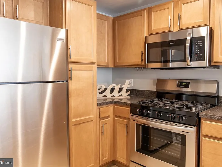 350 G St SW #N620 — Photo 3
