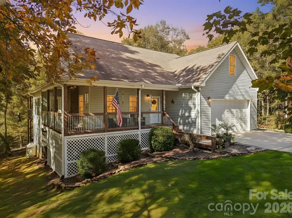 6 Wagon Trce, Flat Rock, NC 28731