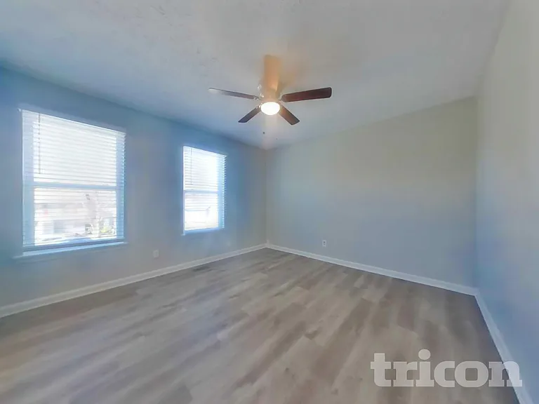 126 Woodberry Ct — Photo 8