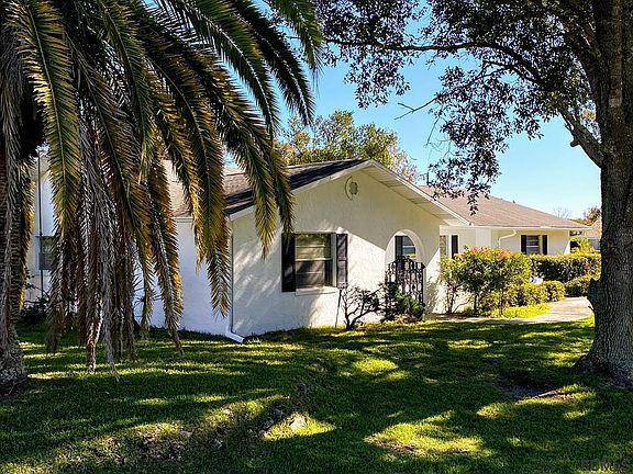 5th image of 61 Fischer Ln