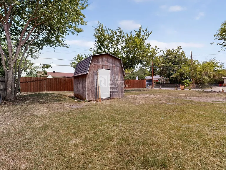 4525 Hunter St — Photo 38