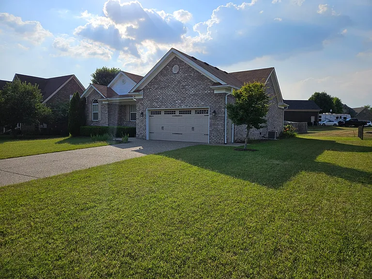 403 Persimmon Dr — Photo 2