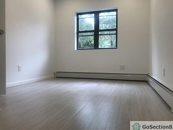 4th image of 1060 Colgate Ave #3