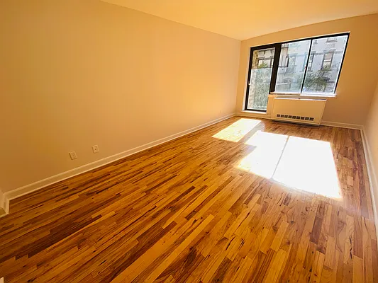 Rented by Metropolis Real Estate of Manhattan | media 5