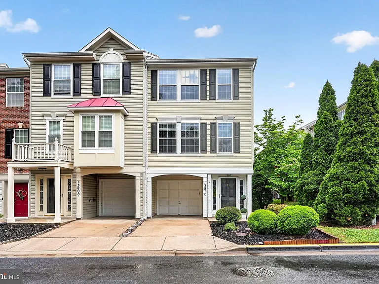 13810 Fareham Ln — Photo 29