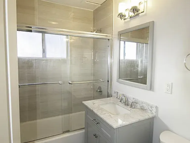 2727 Abbot Kinney Apartments, Venice CA — Photo 10