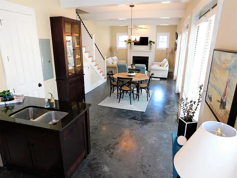 905 16th St #10 — Photo 3