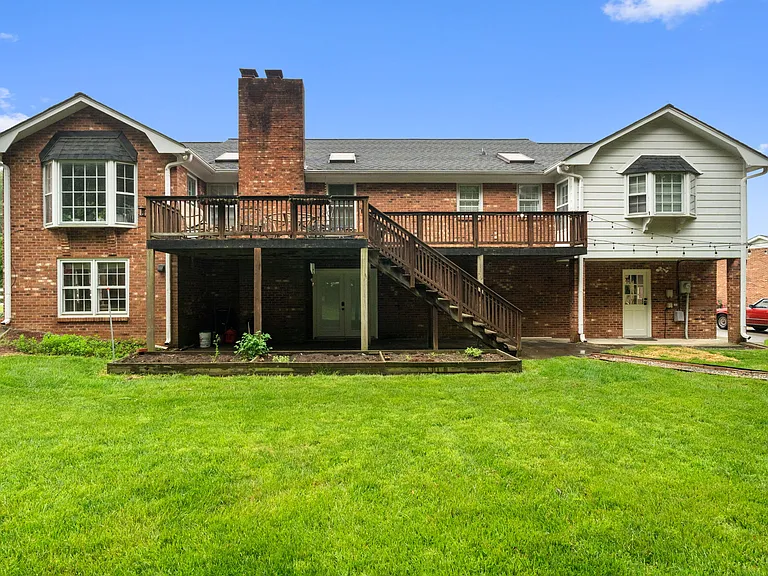 Huntington Woods Dr — Photo 32