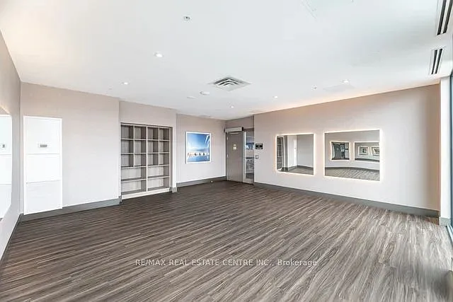 75 James St S #2801 — Photo 37