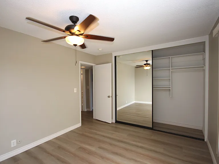 976 E Villa St #11 — Photo 13