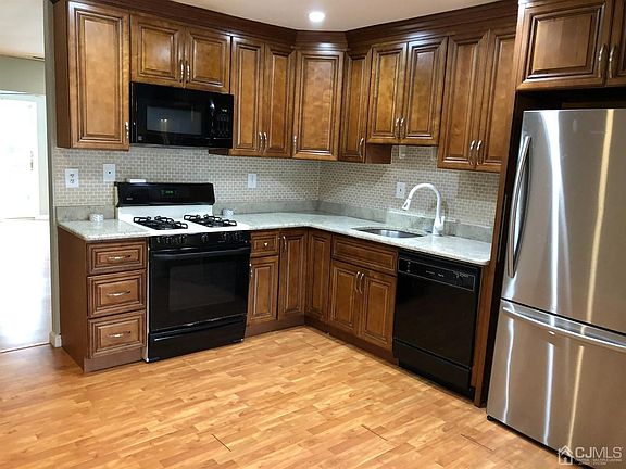 5th image of 54 Lafayette Ct