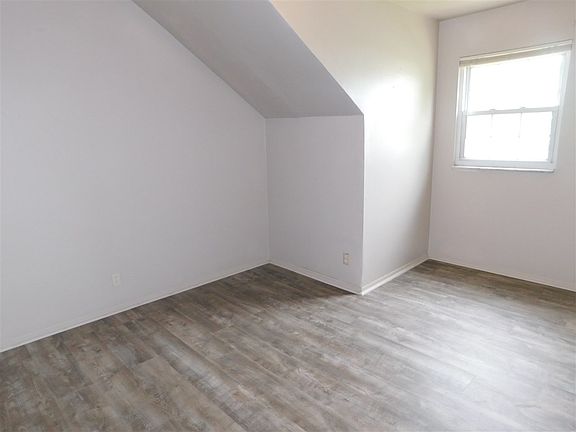 5th image of 5044 Kenwood Ct APT D