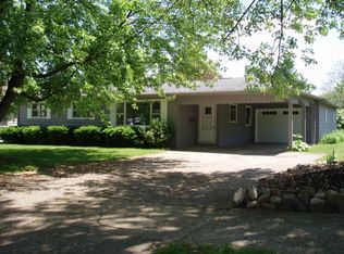 907 W Burnside St, Caro, MI 48723