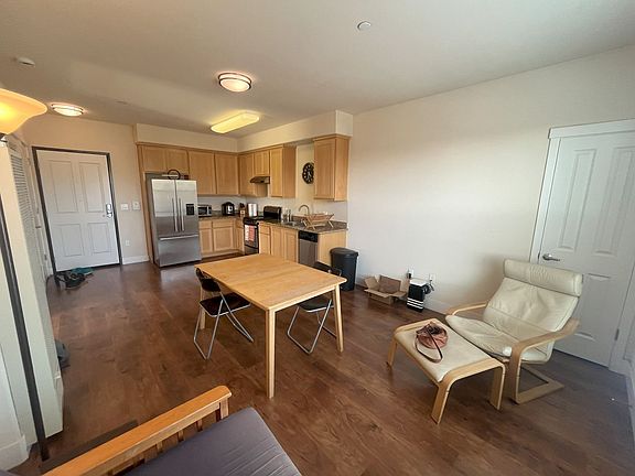 5th image of 224 Laurel St APT A303