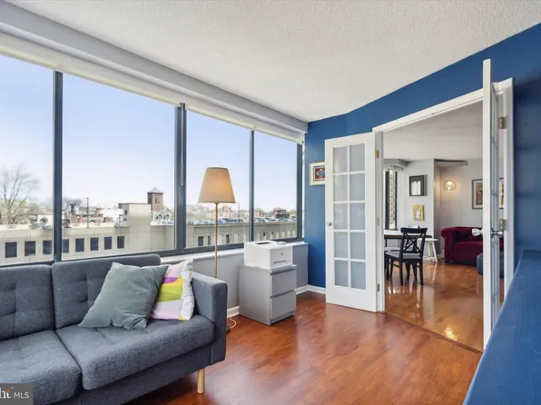2001 Hamilton St APT 701, Philadelphia, PA 19130