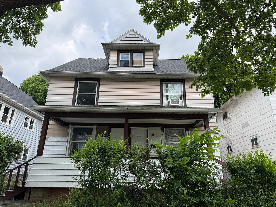 90 Fairbanks St