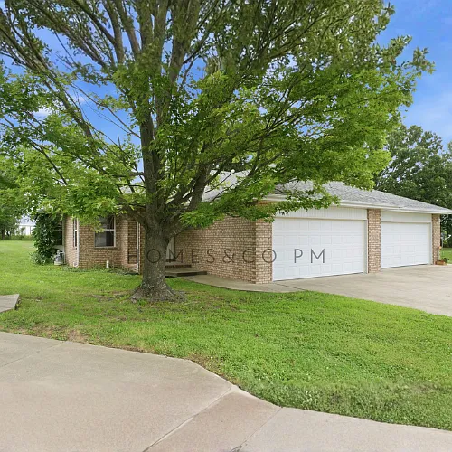 1239 W Bluegrass Rd — Photo 3