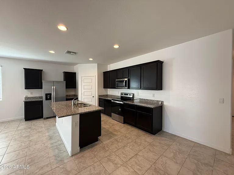 2474 W Sable Ave — Photo 12