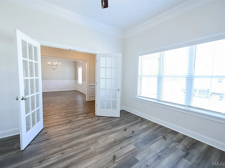 1270 Charleston Dr — Photo 3
