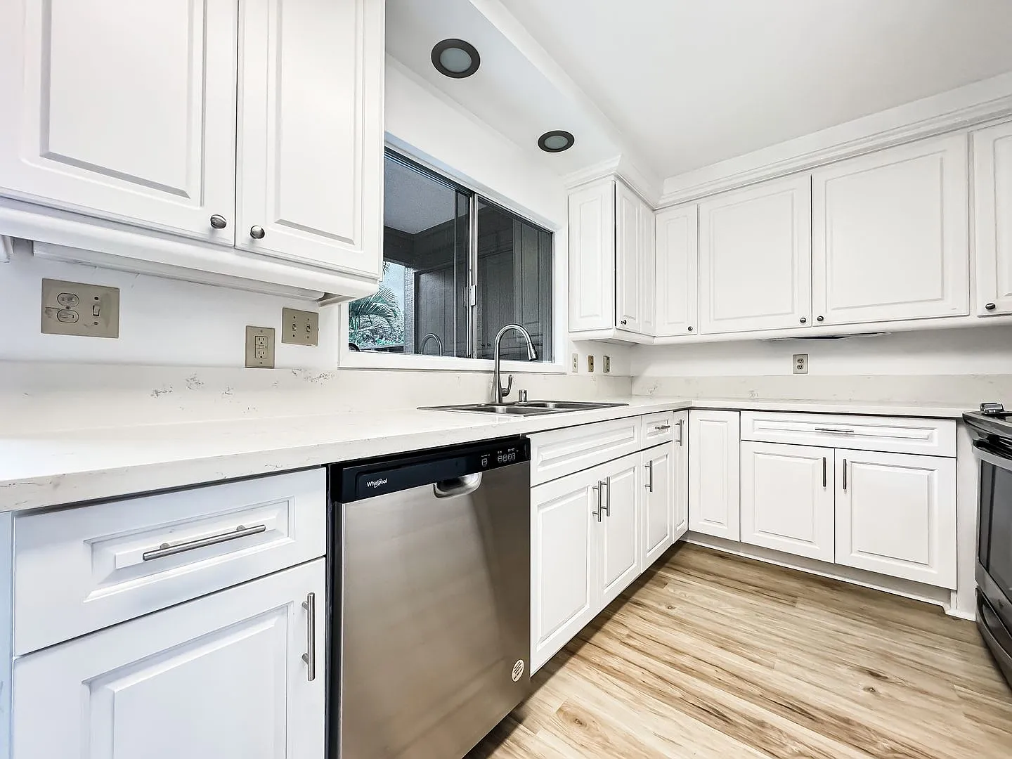 Small Dog Friendly 3/2.5 Kaneohe Townhouse — Photo 2