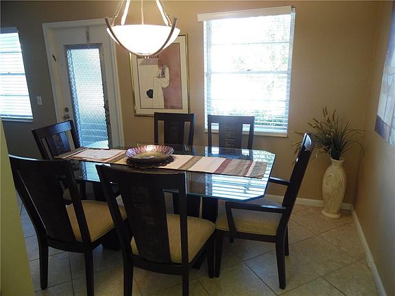 3rd image of 178 Markham I #178