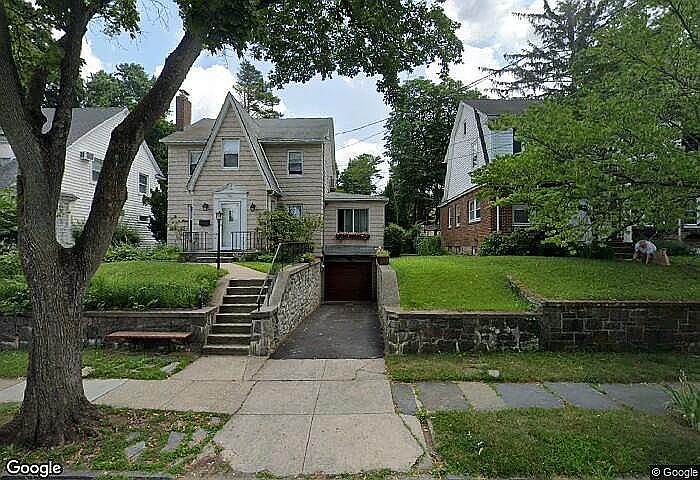 1st image of 133 Crestwood Ave