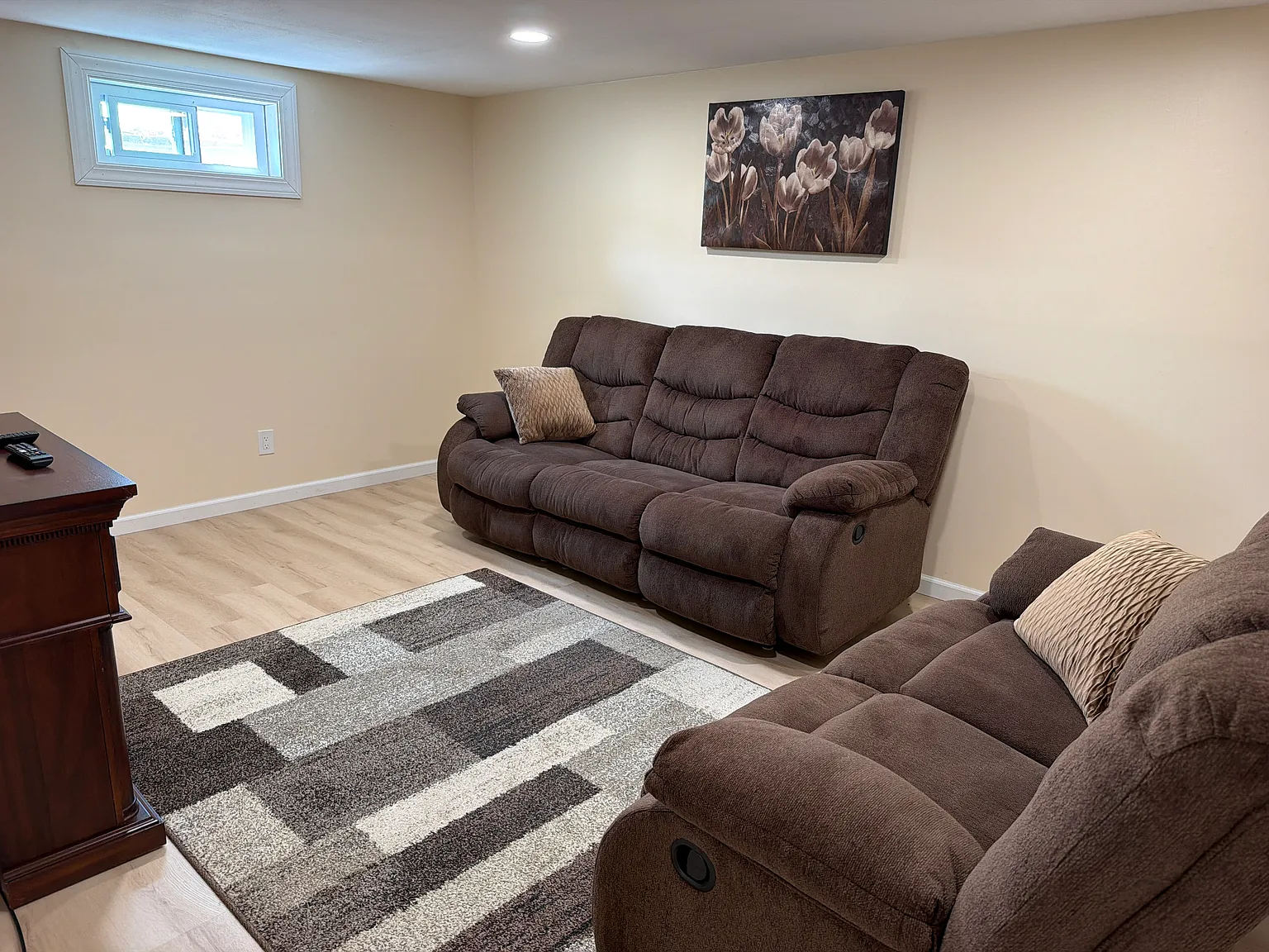 Gardiners Ave, Levittown — Photo 3