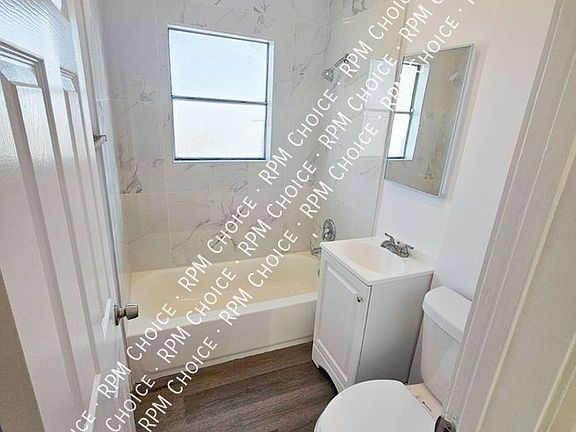 4th image of 10624 S Figueroa St