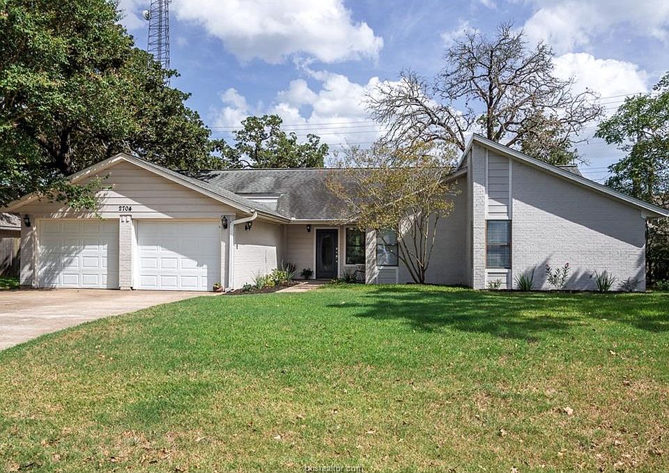 1st image of 2704 Brookway Dr