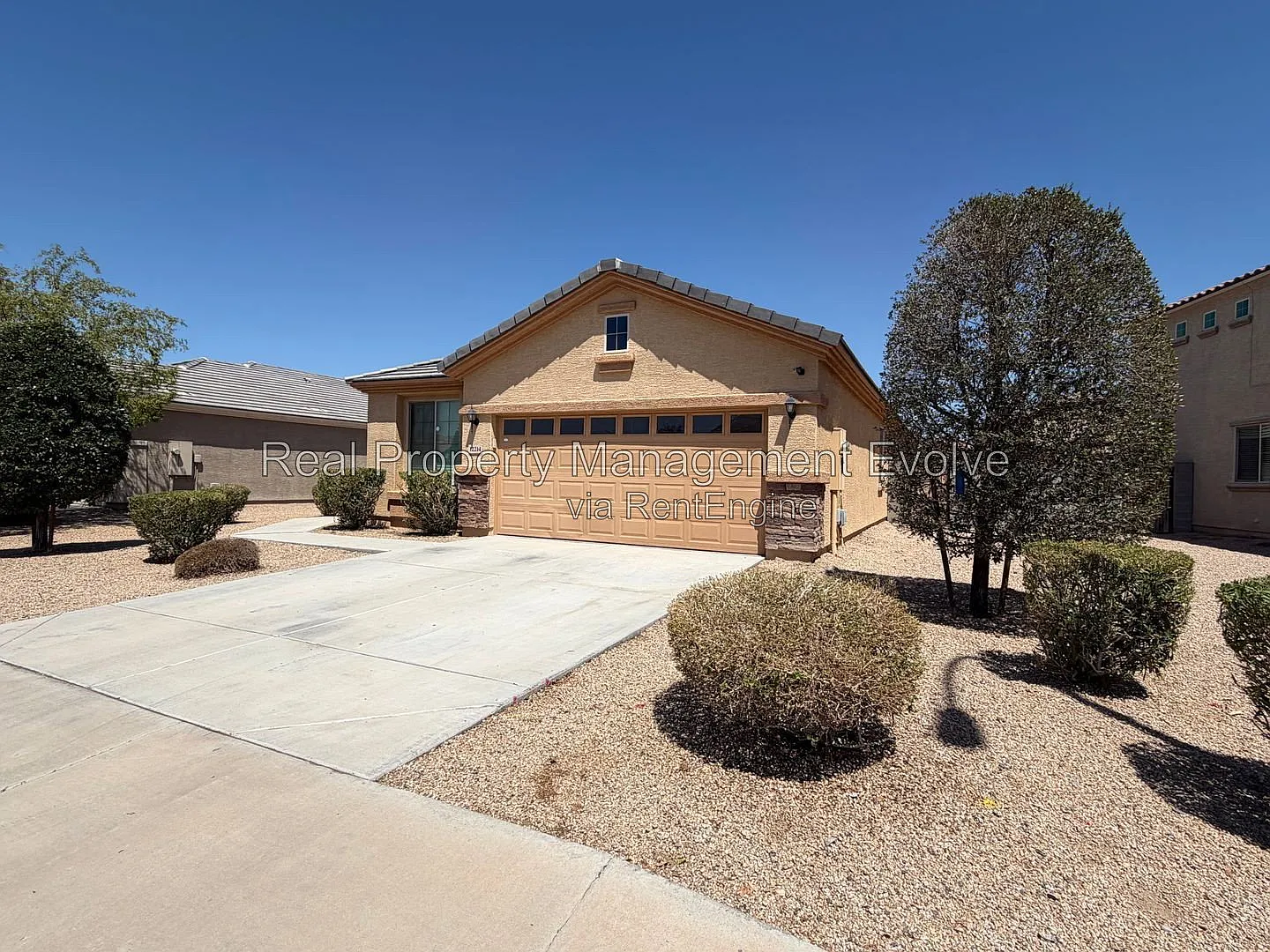 3 bed, 2.0 bath, 1581 sqft, $2,200 — Photo 2