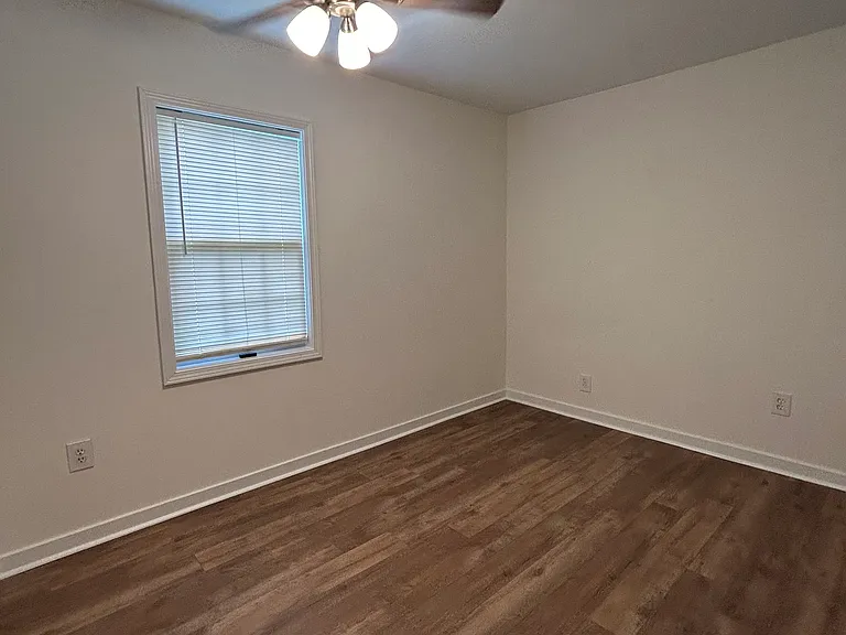 614 Boston Rd — Photo 18