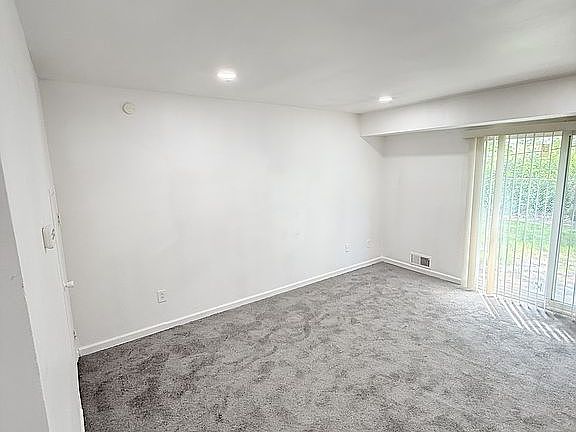 3rd image of 15458 Dupage