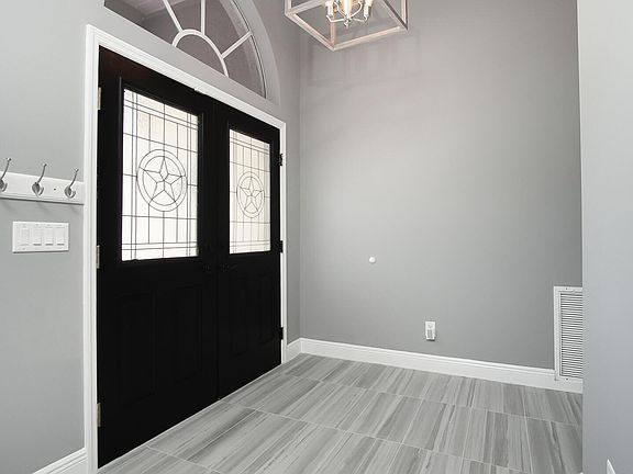 5th image of 6800 NW Hogate Circle