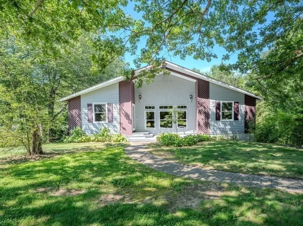 53 Cudworth Rd, Webster, MA 01570