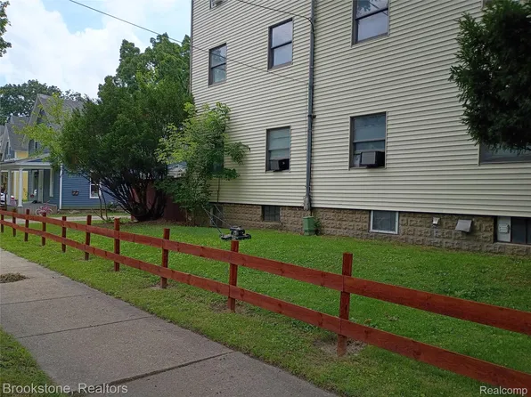 510 Pleasant St, Charlotte, MI 48813