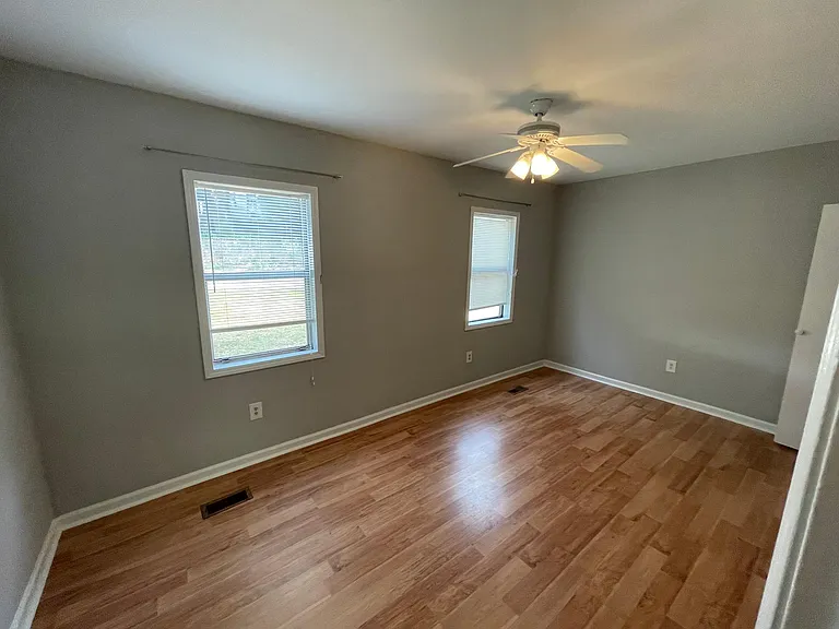 552 Pulaski St — Photo 17