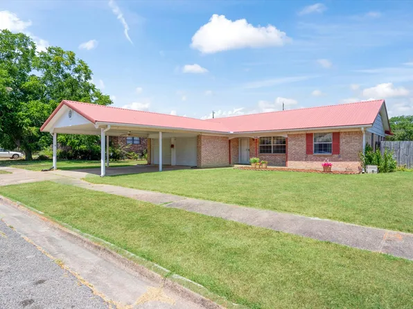 108 W Cunningham St, Bonham, TX 75418