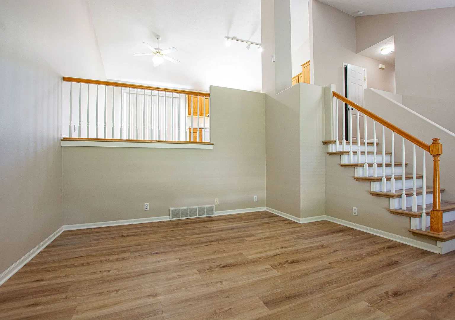 3 Bedroom / 2 Bath Tri-Level Home Located off 144th and Maple! — Photo 2
