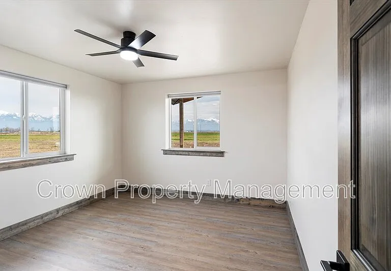 2401 Lower Valley Rd #B — Photo 16